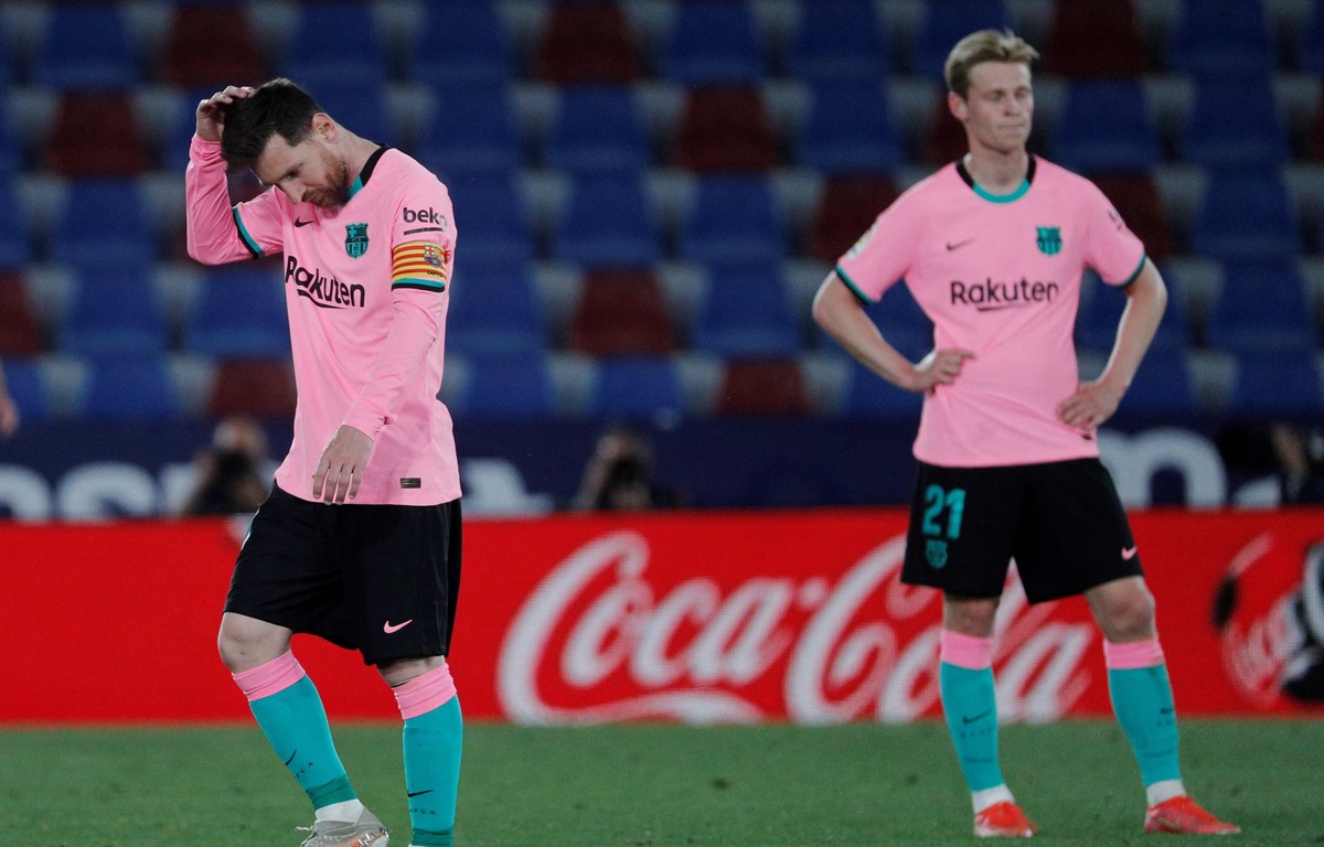 Giống như David Villa, Suarez khiến Barca phải trả giá đắt