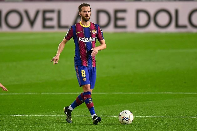 Được Chelsea theo đuổi, Miralem Pjanic lên tiếng ca thán ở Barca