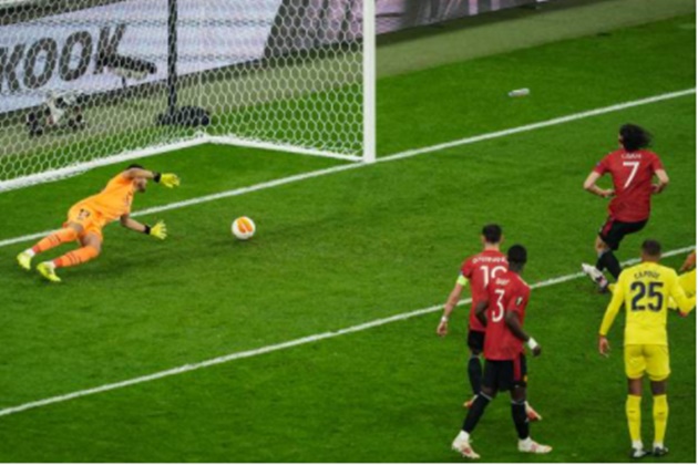 "Hãy xem kỹ năng của Cavani"