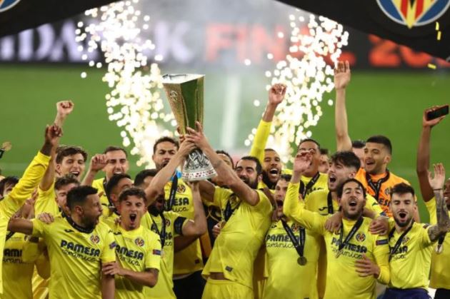 Villarreal ngạo nghễ nâng cúp vô địch, 2 'người hùng' được tung hô