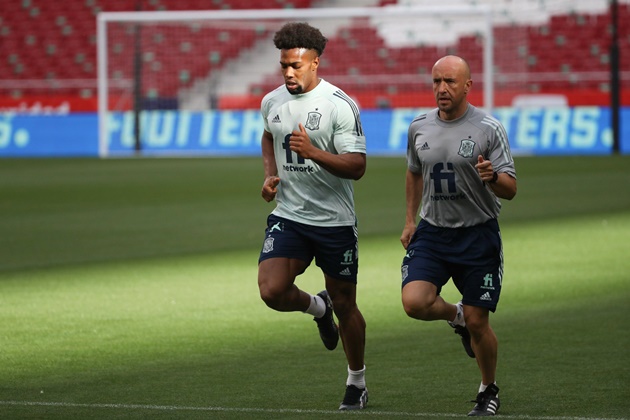 Ảnh bài viết Traore cơ bắp cuồn cuộn, thủ lĩnh Chelsea hội quân tuyển TBN rạng rỡ