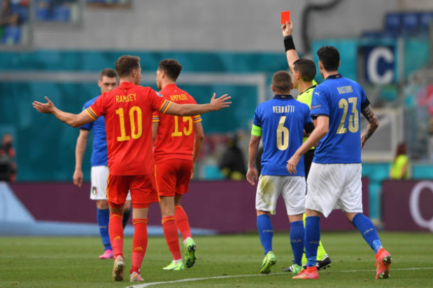 Ảnh bài viết Nhận thẻ đỏ trực tiếp, sao mai Chelsea đi vào lịch sử EURO