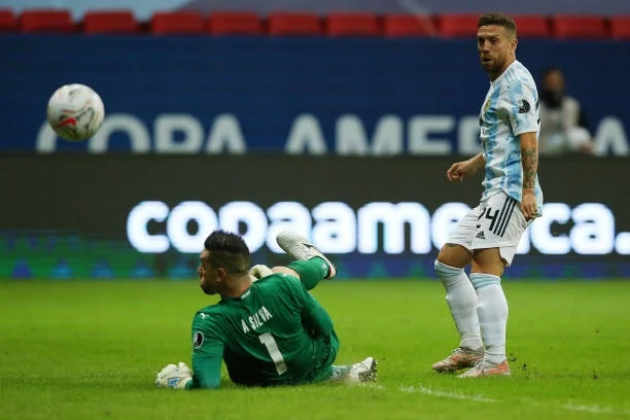 Messi kém duyên, Argentina vẫn thắng Paraguay