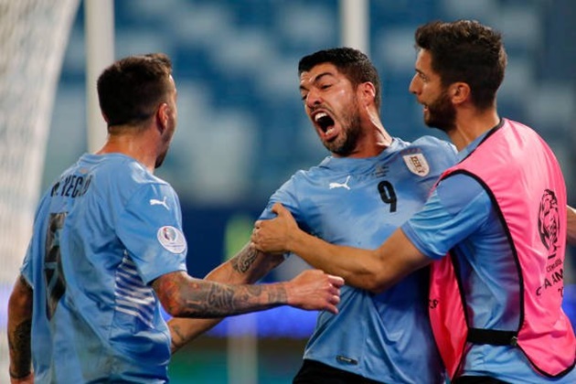 Suarez góp công, Uruguay bất phân thắng bại với Chile
