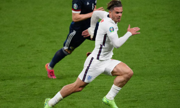 Ảnh bài viết Rõ lý do Jack Grealish đi tất thấp