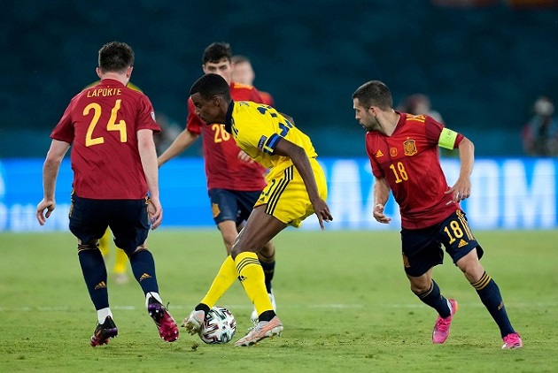 Đánh giá 2 mục tiêu của Arsenal: Dominic Calvert-Lewin vs Alexander Isak