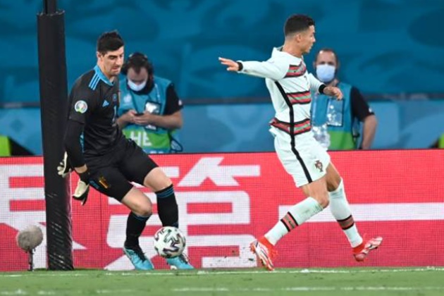 Ảnh bài viết Rê bóng loại bỏ Ronaldo, Courtois nói 1 từ sau trận