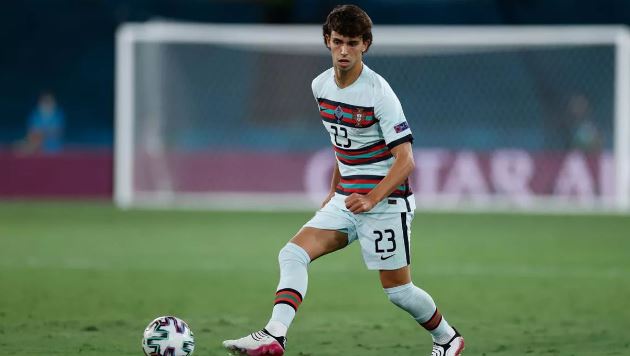 Ảnh bài viết Roy Keane: "Một kẻ lừa đảo! Nếu là Ronaldo, tôi sẽ đuổi theo"