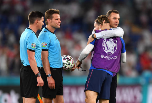 Ảnh bài viết Shevchenko có hành động bất ngờ với Grealish sau trận đấu