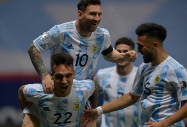 Messi đổ máu, Argentina hẹn Brazil ở CK Copa America