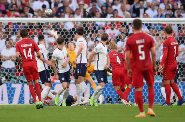 Ảnh bài viết Thần đồng Đan Mạch xác lập 2 cột mốc ấn tượng sau khi phá lưới tuyển Anh