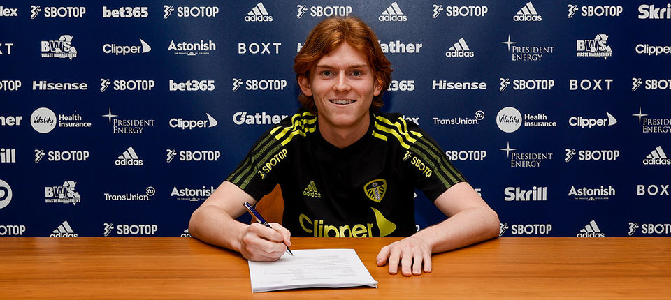 Ảnh bài viết Sau sao Barca, Leeds United công bố tân binh thứ 4