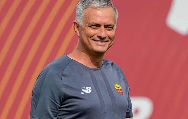 Vừa đến Roma, Mourinho đưa "án tử" cho 8 cái tên