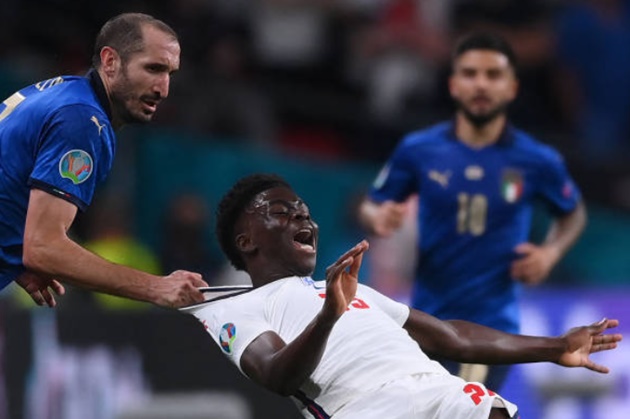 Ảnh bài viết 'Đường phố. Phá luật. Chơi bẩn. Cứ gọi Chiellini tùy ý'