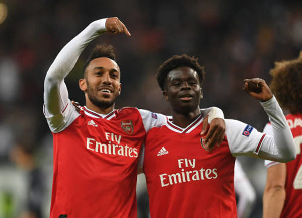 Ảnh bài viết Aubameyang nói thẳng về tương lai của Saka sau quả luân lưu hỏng ăn