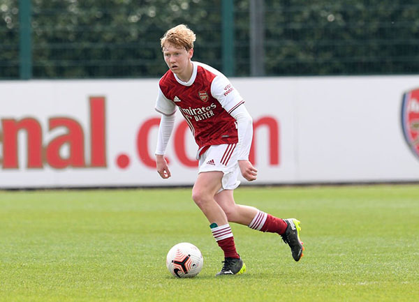 Ảnh bài viết CĐV Arsenal phát cuồng, so sánh sao 17 tuổi với Fabregas