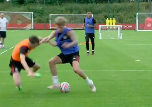 Ảnh bài viết CĐV Man Utd phát cuồng với pha xử lý của Williams trên sân tập