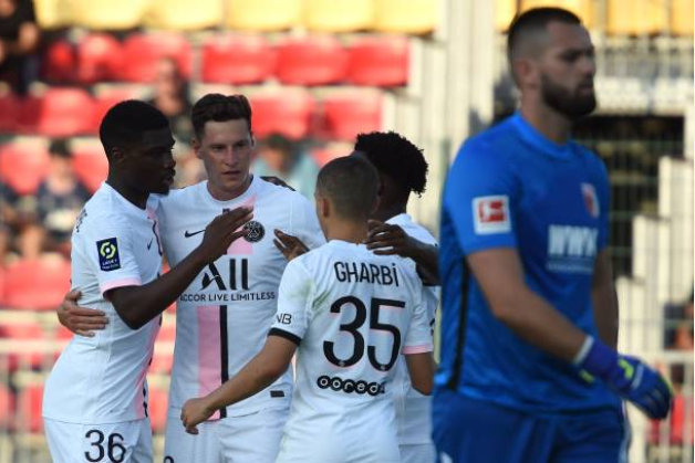 PSG thắng nhẹ Augsburg