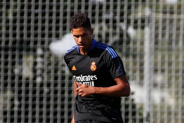 Ảnh bài viết Man Utd đã thực hiện một bản hợp đồng chất lượng không kém Sancho, Varane