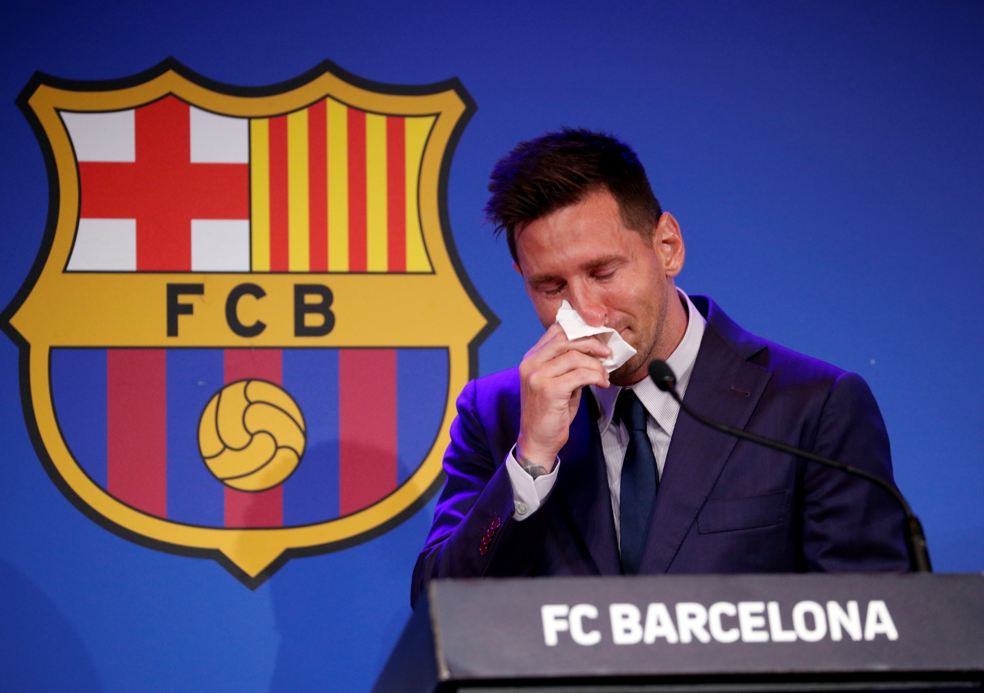Ảnh bài viết CHÍNH THỨC! Messi họp báo chia tay Barca: Lý do ra đi, bất ngờ vụ PSG