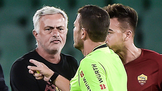 Ảnh bài viết Mourinho bị đuổi khỏi sân khi AS Roma thua 2-5