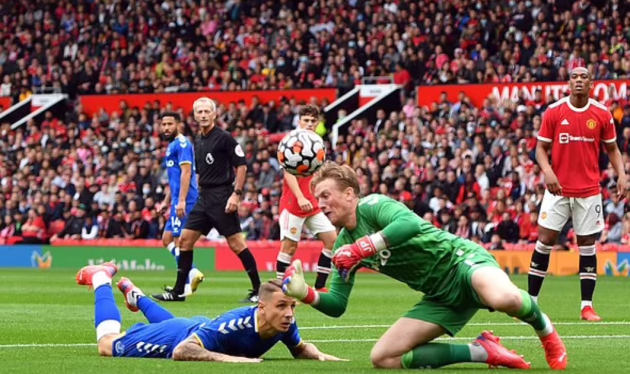 Ảnh bài viết Man United ghi bàn từ tình huống tấu hài của sao tuyển Anh