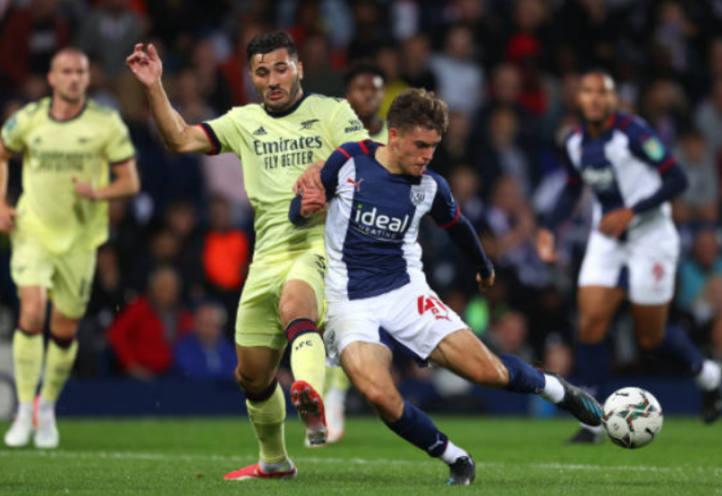 Arsenal thắng đậm West Brom, CĐV tìm ra người thay thế Mari