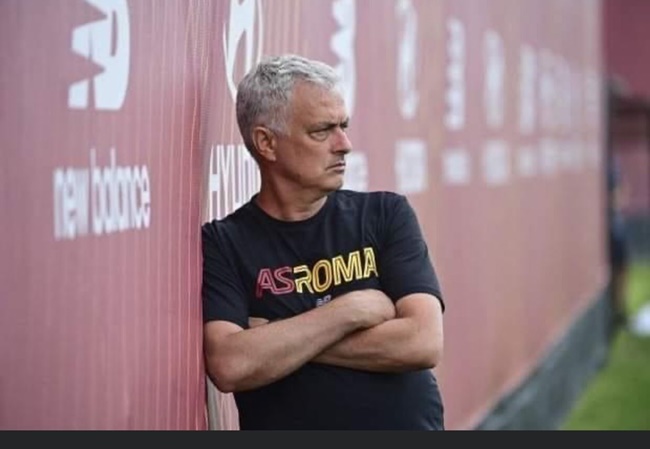 Ảnh bài viết Mourinho bày tỏ Pochettino là HLV hạnh phúc nhất thế giới