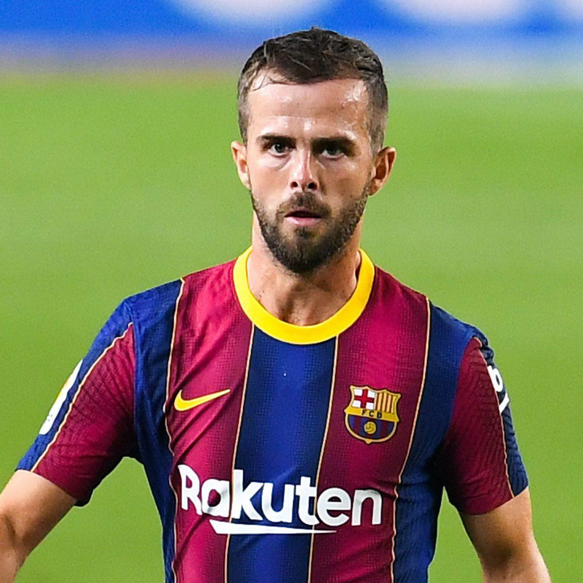 Mua xong người thay Ronaldo, Juventus có câu trả lời cho tiền vệ Barca 