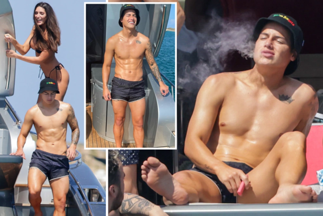 Ảnh bài viết Tương lai u ám, cựu sao Real xả stress trên du thuyền