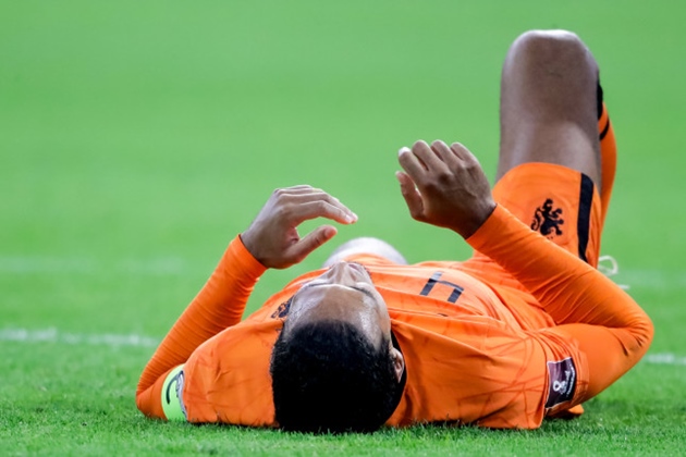 Klopp gọi điện hỏi chấn thương, Van Dijk trả lời 200%
