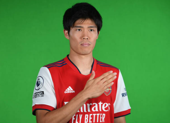Ảnh bài viết Tomiyasu đến Arsenal, sắm vai model bên 3 mẫu áo đấu 2021/22