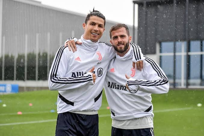 Ảnh bài viết Pjanic ca ngợi Ronaldo và Messi