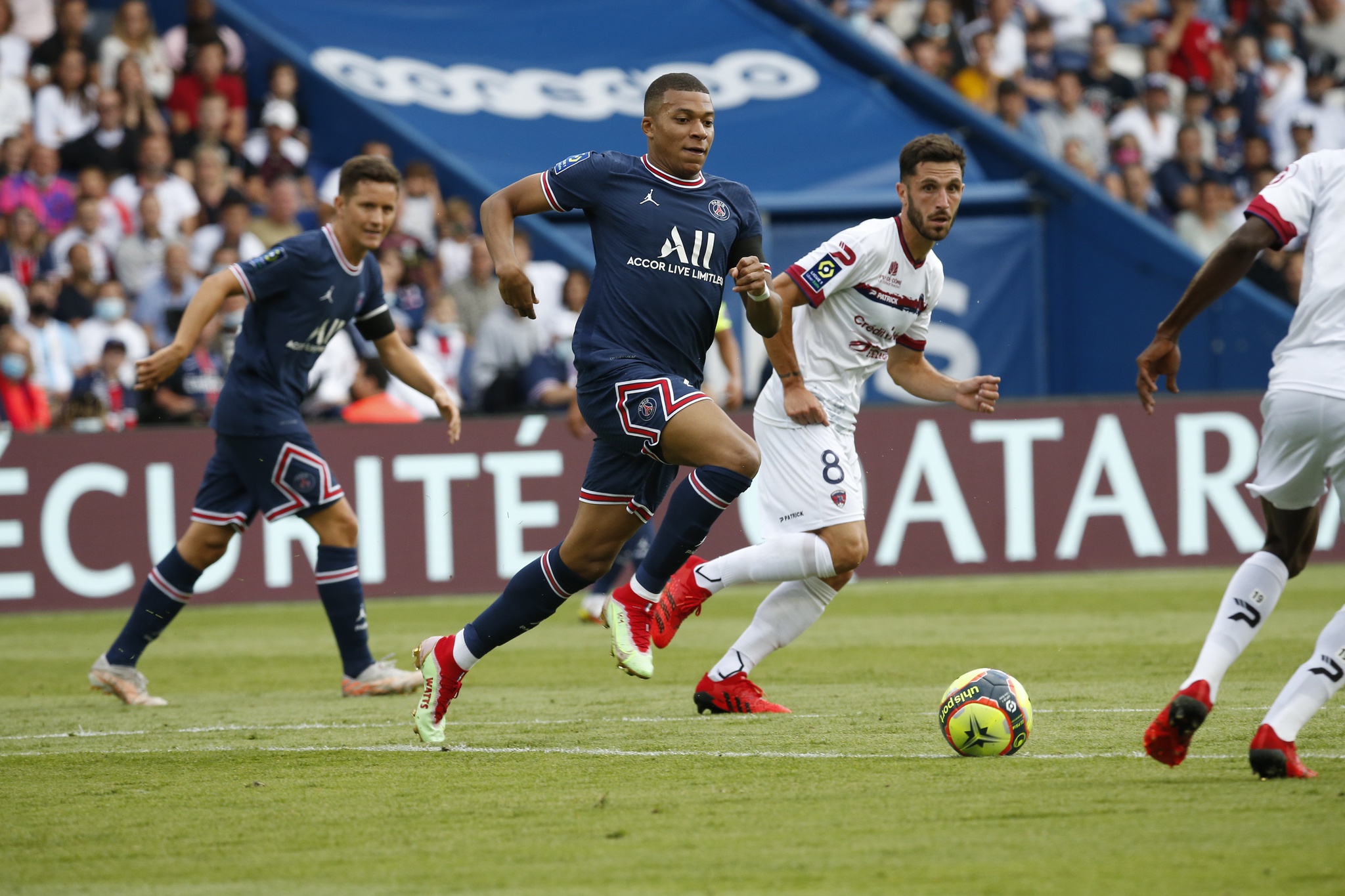 Cựu sao M.U tỏa sáng, PSG thắng 4-0 trong ngày vắng Messi