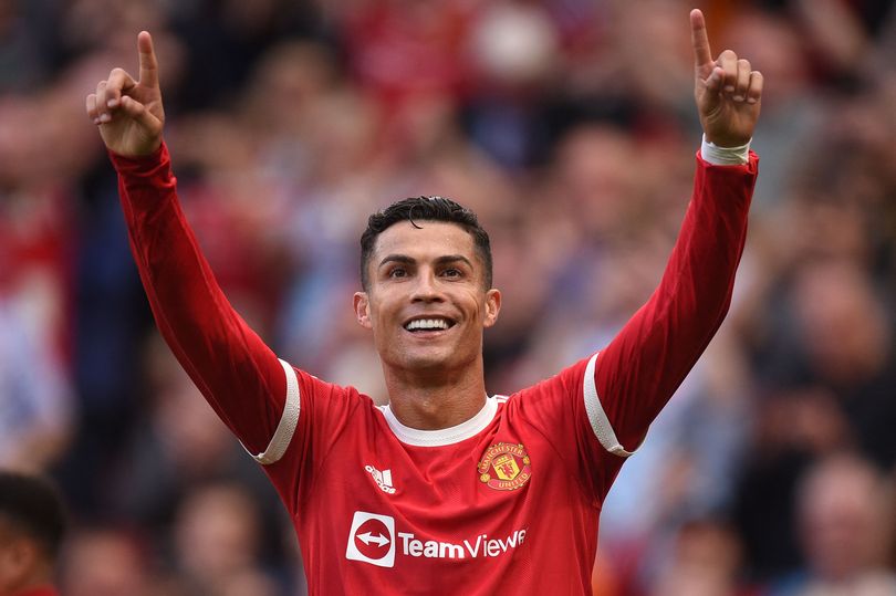 Truyền thông xứ sương mù nói gì về màn tái xuất của Ronaldo