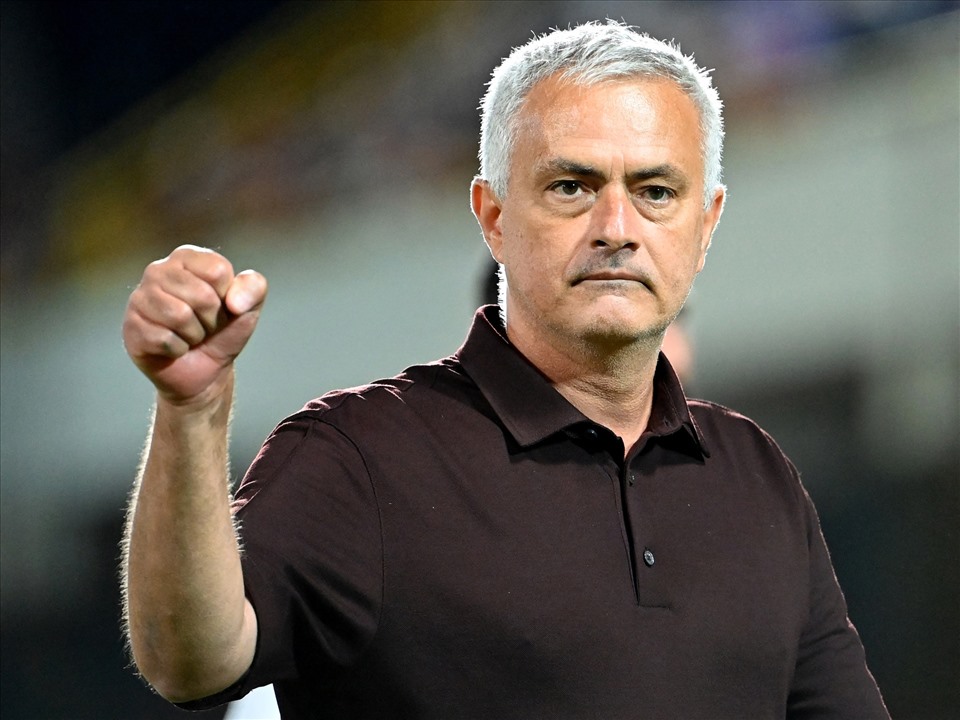 Ảnh bài viết Mourinho: "Thất bại trước Man United thật nặng nề"