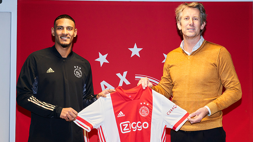 Ảnh bài viết Bản hợp đồng kỷ lục của Van der Sar ghi 4 bàn trong trận ra mắt Champions League