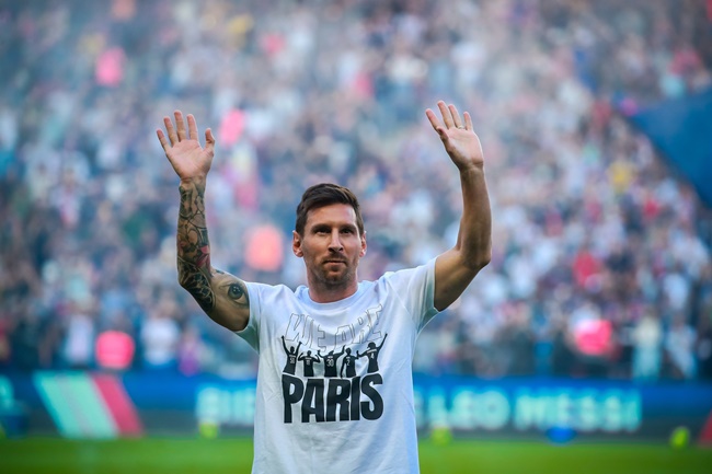 Thi đấu trên sân nhà, Messi sẽ rực cháy như Ronaldo?