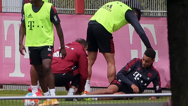 2 sao Bayern va chạm trên sân tập, CLB lo sốt vó