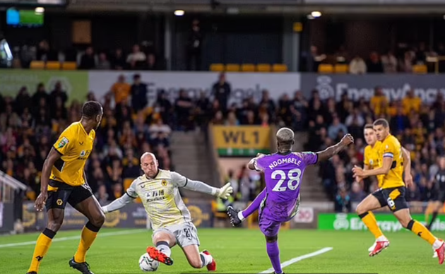 Luân lưu cân não, Tottenham thắng kịch tính Wolves