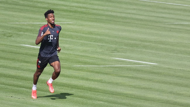Bayern đón tin vui từ cơn lốc đường biên