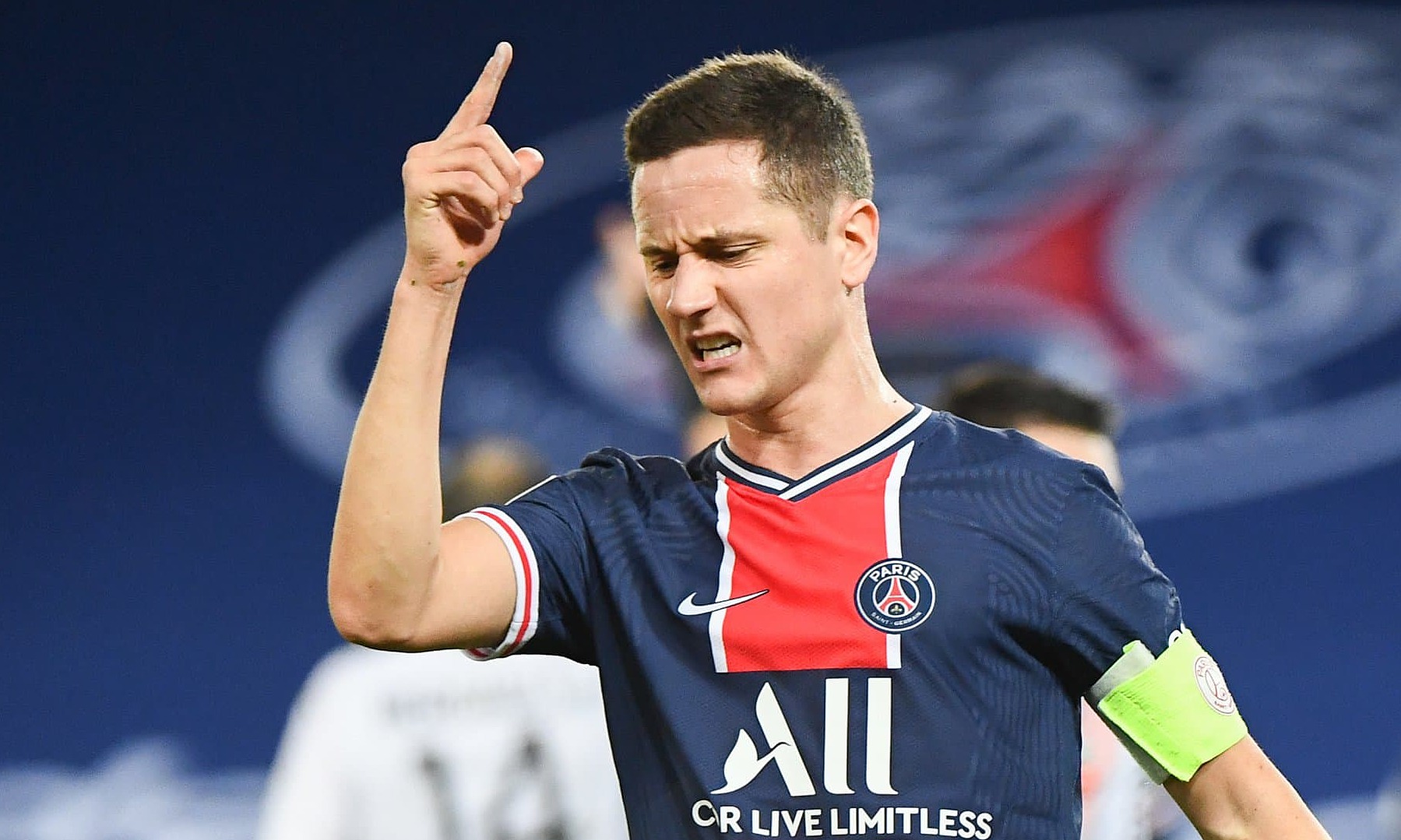 Ảnh bài viết Đội hình tiêu biểu vòng 8 Ligue 1: Cựu sao Man United, nỗi buồn Payet