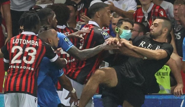 Ảnh bài viết CHÍNH THỨC: NHM Nice ẩu đả với Payet nhận án tù treo 1 năm