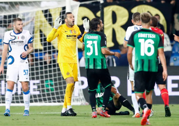 Ảnh bài viết Bị Inter ngược dòng đánh bại, HLV Sassuolo giận dữ tố trọng tài mắc sai lầm