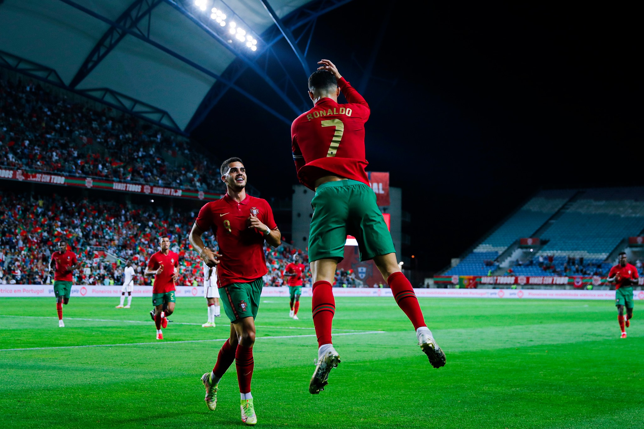 Ảnh bài viết Ronaldo lại ghi bàn, Bồ Đào Nha giành chiến thắng 3-0