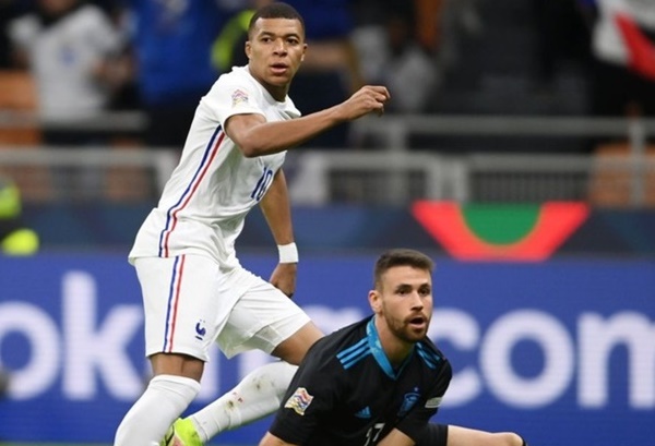 Enrique chia sẻ về bàn thắng tranh cãi của Mbappe