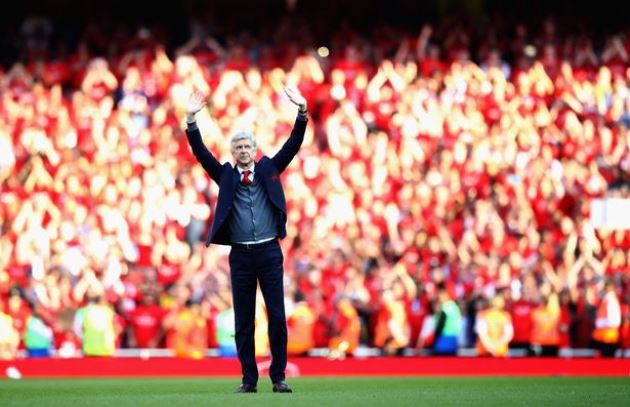 Arsene Wenger so sánh việc rời Arsenal với một đám tang