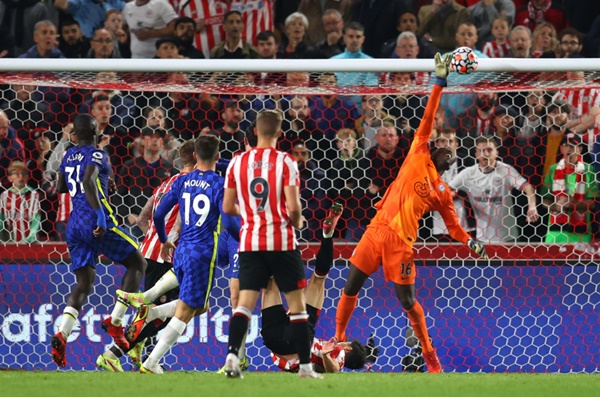 Edouard Mendy lên đồng, Chelsea nhọc nhằn vượt ải Brentford