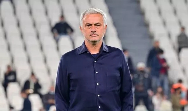 AS Roma giống Man Utd, Mourinho bị chỉ trích nặng nề