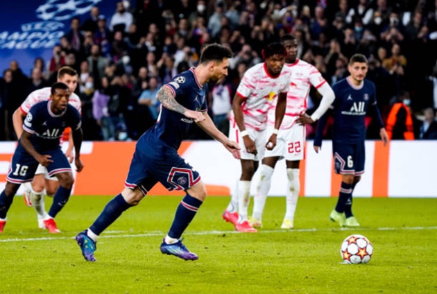 Messi hoàn tất cú đúp với tuyệt kỹ panenka